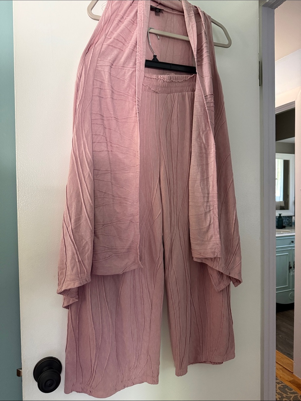 Coco + Carmen Pale Mauve Cascade open vest & capri wide leg pants NWOT